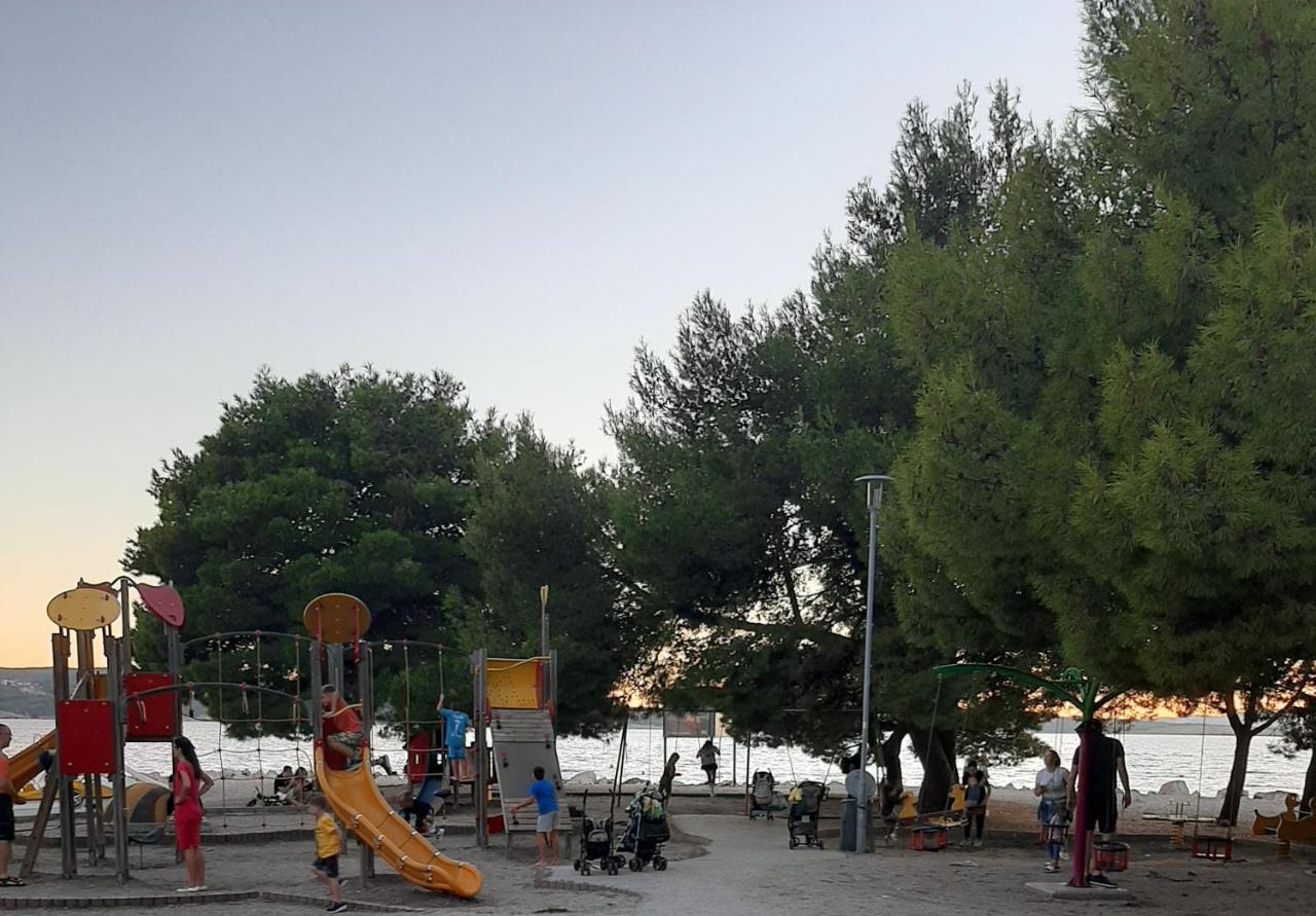 App Borna Crikvenica Exterior foto